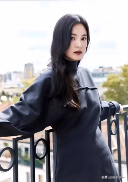 傻白甜逆襲御姐,唐嫣跟宋慧喬同框絲毫不輸反而展現氣場逆襲