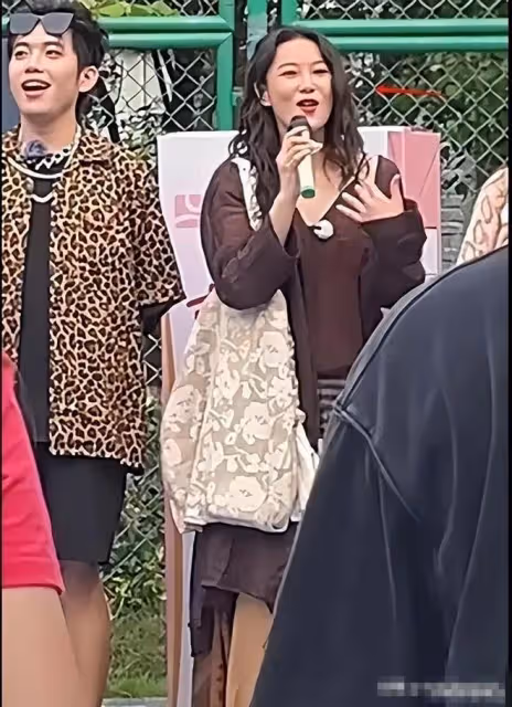 37歲張馨予現身膀大腰圓至少胖50斤,臉已經認不出,時光如梭啊
