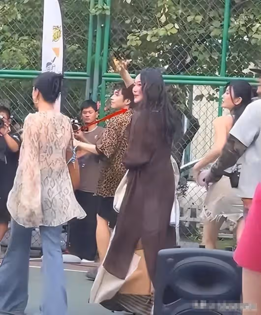 37歲張馨予現身膀大腰圓至少胖50斤,臉已經認不出,時光如梭啊