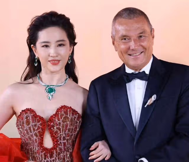 寶格麗大佬更喜歡劉亦菲還是趙露思?他不同的微笑早已說明了一切