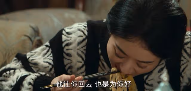 吃飯這麼難?為什麼看當紅小花們吃飯的戲,看得如鯁在喉如坐針氈