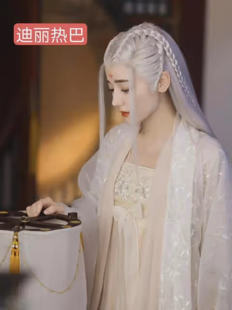 趙麗穎的白髮造型封神了！