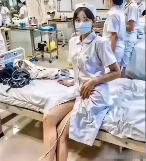 無錫小護士上班照曝光,注意看她手和腿放的位置,這是誰的悲哀?