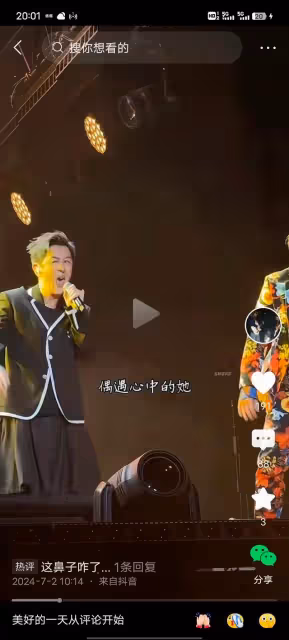陳浩民孫耀威同台演唱,倆人滿臉高科技和狠話,如行走的蠟像
