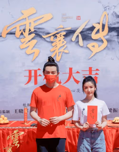 取出假體,她的臉又美回來啦!