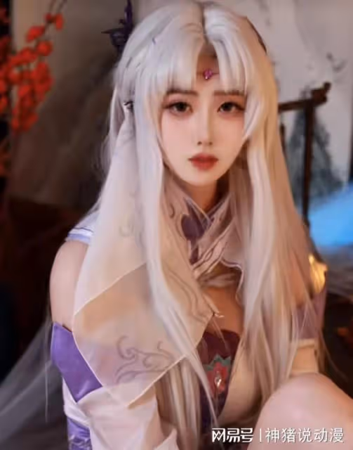 清純少女小醫仙cos來襲，玉腿配坐姿絕美，還原度好高