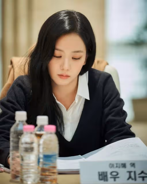 大眾被Rosé《APT》洗腦，Jisoo卻因此陷爭議：用佛系精神經營工作