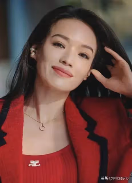 私生活混亂?為追師妹拋棄女友,婚後找小22歲女星的他,如今怎樣