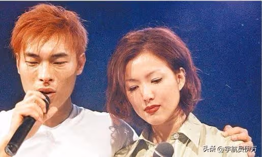 私生活混亂?為追師妹拋棄女友,婚後找小22歲女星的他,如今怎樣