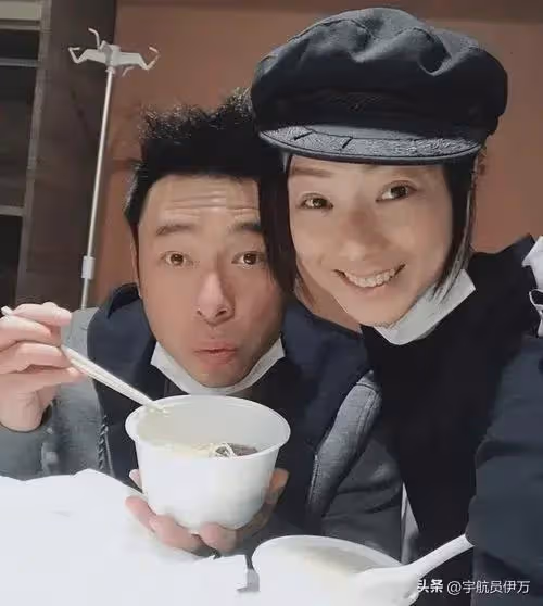 私生活混亂?為追師妹拋棄女友,婚後找小22歲女星的他,如今怎樣
