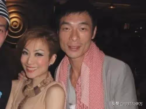 私生活混亂?為追師妹拋棄女友,婚後找小22歲女星的他,如今怎樣