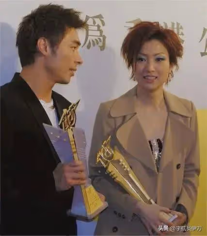 私生活混亂?為追師妹拋棄女友,婚後找小22歲女星的他,如今怎樣