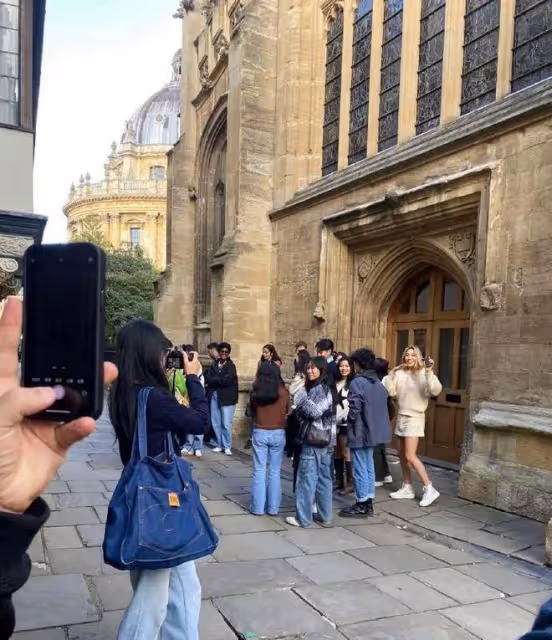 谷愛凌重返大學校園，金髮素顏亮相好清純，開心的像個孩子