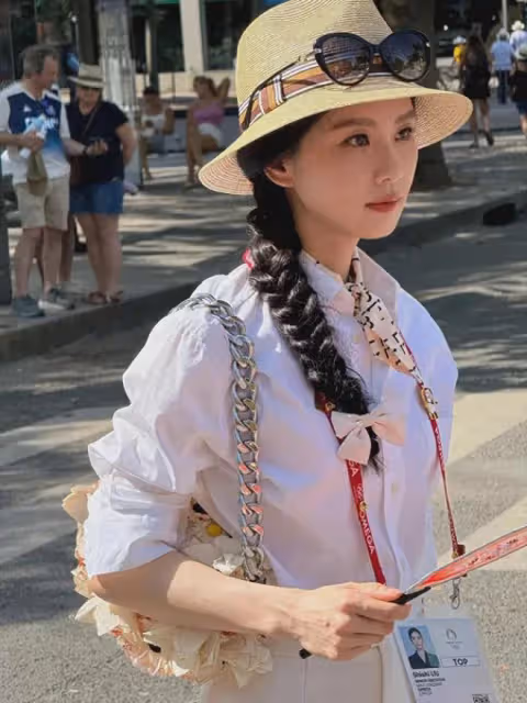 劉詩詩巴黎奧運驚艷亮相照片，Ralph Lauren造型盡顯東方韻味！
