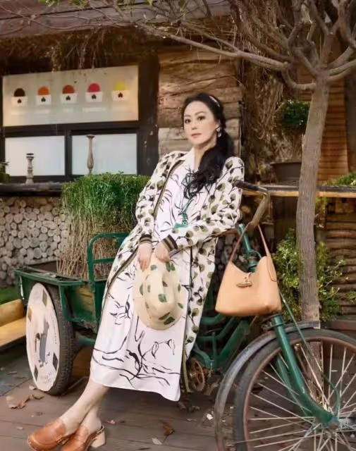 章小蕙太適合溫柔風的長裙，優雅端莊的美，看著好年輕啊