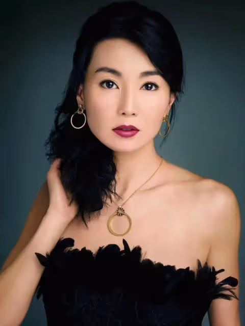 張曼玉57歲近照來襲，露著肚皮打碟，感覺像是精神小妹一樣