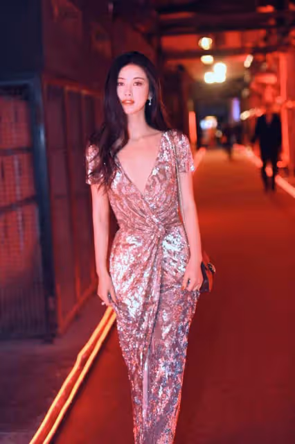 漏斗形身材不要亂穿衣！根據氣質類型來穿，才能人衣合一美麗和諧