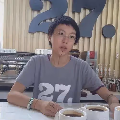 竇靖童挺女人的造型，為何讓大家一下子就發現了她的美？