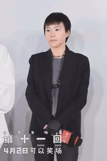 竇靖童挺女人的造型，為何讓大家一下子就發現了她的美？