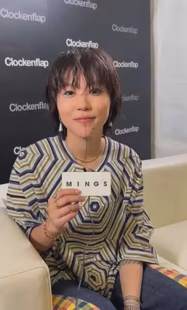 竇靖童挺女人的造型，為何讓大家一下子就發現了她的美？