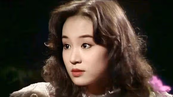 順其自然地老去，老去也是美美的，怎麼能少了典雅華貴的劉雪華