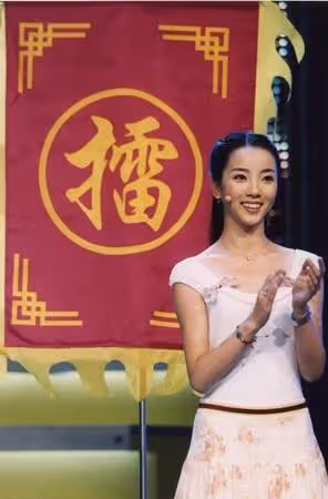 李思思作為央視顏值擔當，高級感卻欠缺，她的整體造型有何問題？
