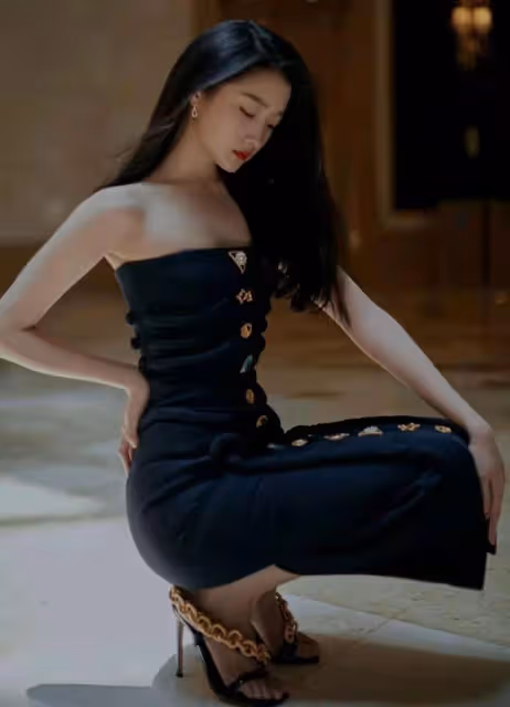 關曉彤的甜美造型，流於平常；御姐造型，卻讓人眼前一亮，Why？