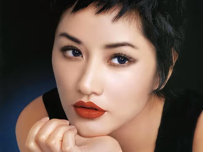 初代國模瞿穎，不僅僅是超模，顏值演技主持等都是頂呱呱的！