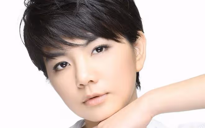 Ella陳嘉樺，為何留長發的她，反而更有女人味，更有氣場？