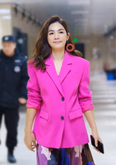 Ella陳嘉樺，為何留長發的她，反而更有女人味，更有氣場？