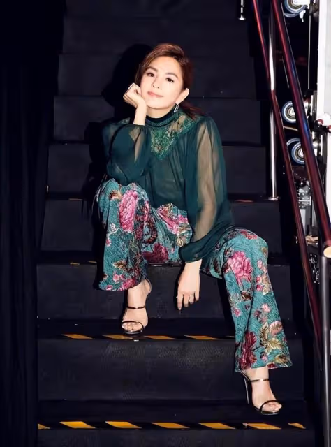 Ella陳嘉樺，為何留長發的她，反而更有女人味，更有氣場？
