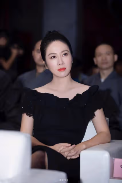 葉璇的美，為何端莊感跟英氣感，總是很明顯？