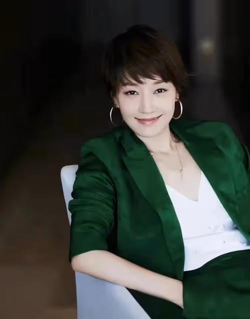 馬伊琍飾演的東霓，演技挺到位，人也不老，但為何看著就是怪？