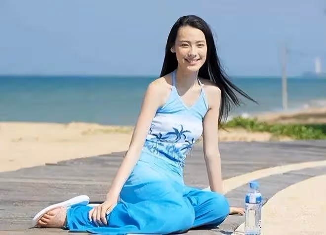 梁洛施為何有時看著挺好看，氣質也不錯，有時又覺得她好剛硬的？