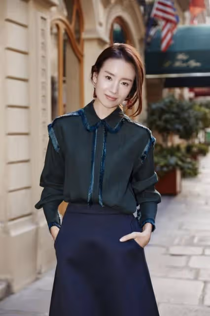 董潔的穿搭明明適合她，但為何她身上總有揮之不去的憔悴感？