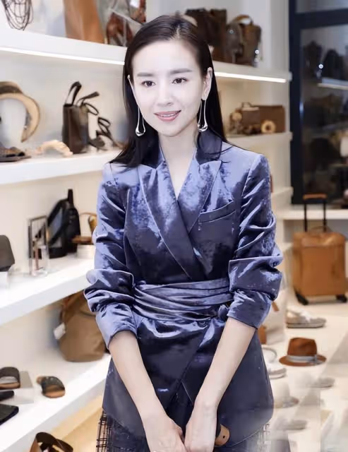 董潔的穿搭明明適合她，但為何她身上總有揮之不去的憔悴感？