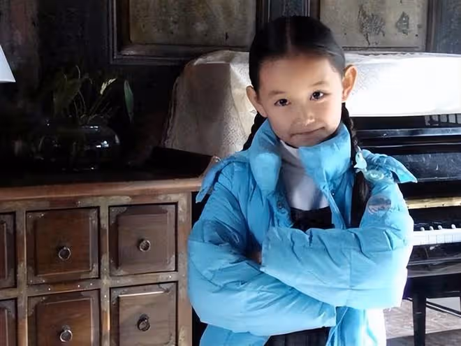 蔣依依小時候，為何挺有識別度？長大了，反而識別度降低？