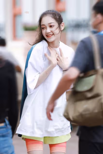 希林娜依·高，混搭穿搭法，為何顯得她好美，好少女，也好高級？