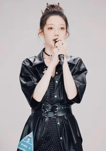 希林娜依·高，混搭穿搭法，為何顯得她好美，好少女，也好高級？