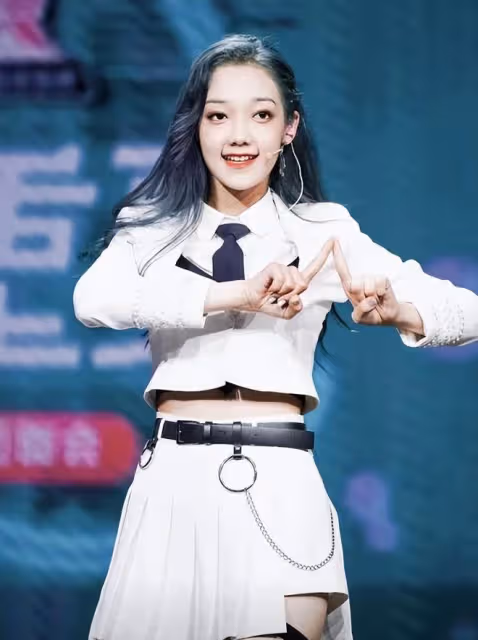 希林娜依·高，混搭穿搭法，為何顯得她好美，好少女，也好高級？