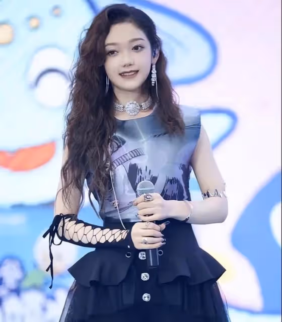 希林娜依·高，混搭穿搭法，為何顯得她好美，好少女，也好高級？