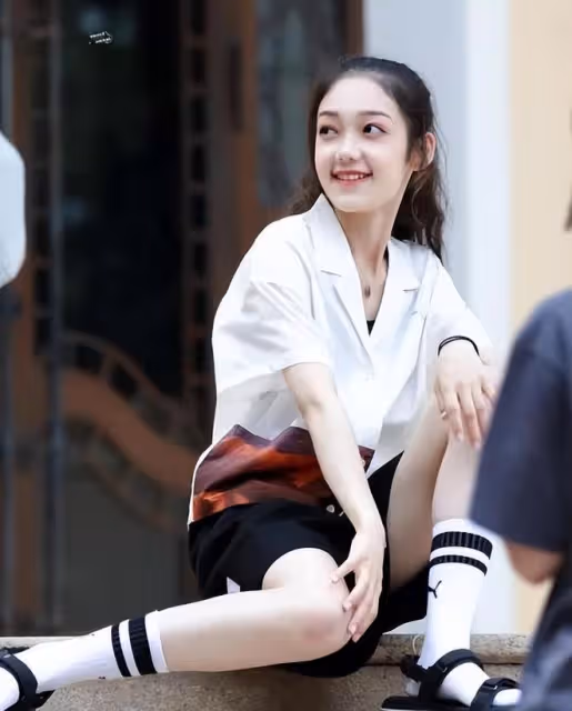 希林娜依·高，混搭穿搭法，為何顯得她好美，好少女，也好高級？