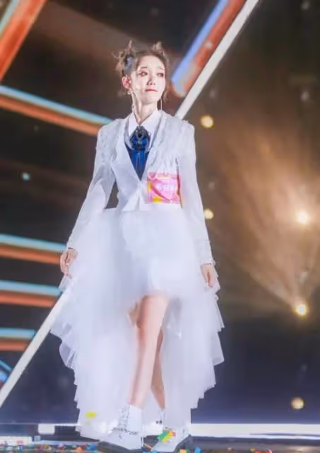 希林娜依·高，混搭穿搭法，為何顯得她好美，好少女，也好高級？