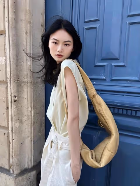 娃娃臉的賀聰，為何私服穿搭簡約大氣有質感，反而更顯高級？