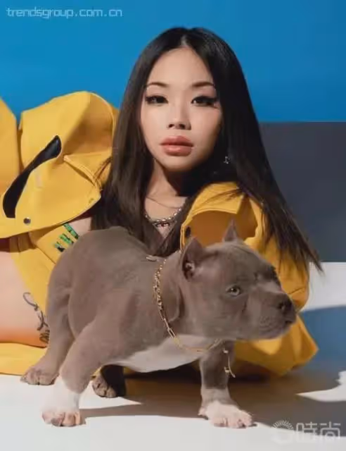 萬妮達的性感穿搭，為何有時顯得她好青春，有時又顯得她老氣？
