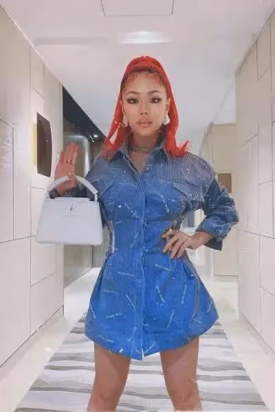 萬妮達的性感穿搭，為何有時顯得她好青春，有時又顯得她老氣？