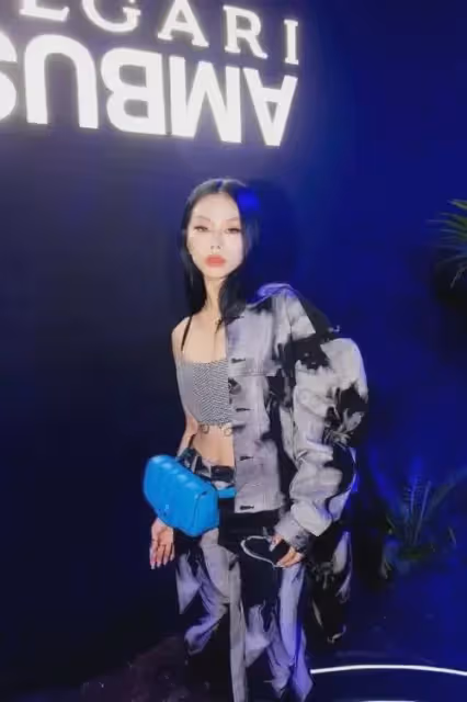 萬妮達的性感穿搭，為何有時顯得她好青春，有時又顯得她老氣？