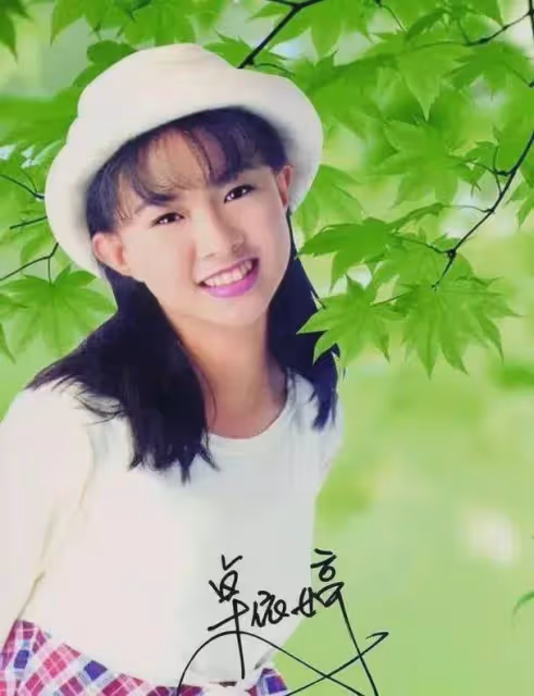 甜歌皇后卓依婷，為何40多歲了，還是這麼有少女感？