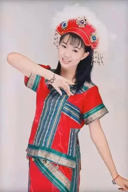 甜歌皇后卓依婷，為何40多歲了，還是這麼有少女感？