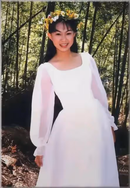 甜歌皇后卓依婷，為何40多歲了，還是這麼有少女感？